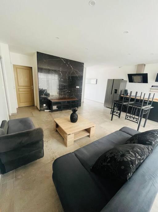 Jolie Maison De Village 2 Chambres Ouveillan Екстериор снимка