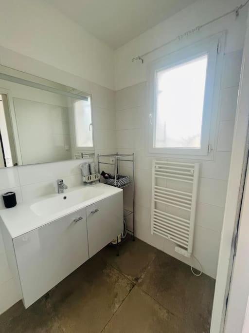 Jolie Maison De Village 2 Chambres Ouveillan Екстериор снимка